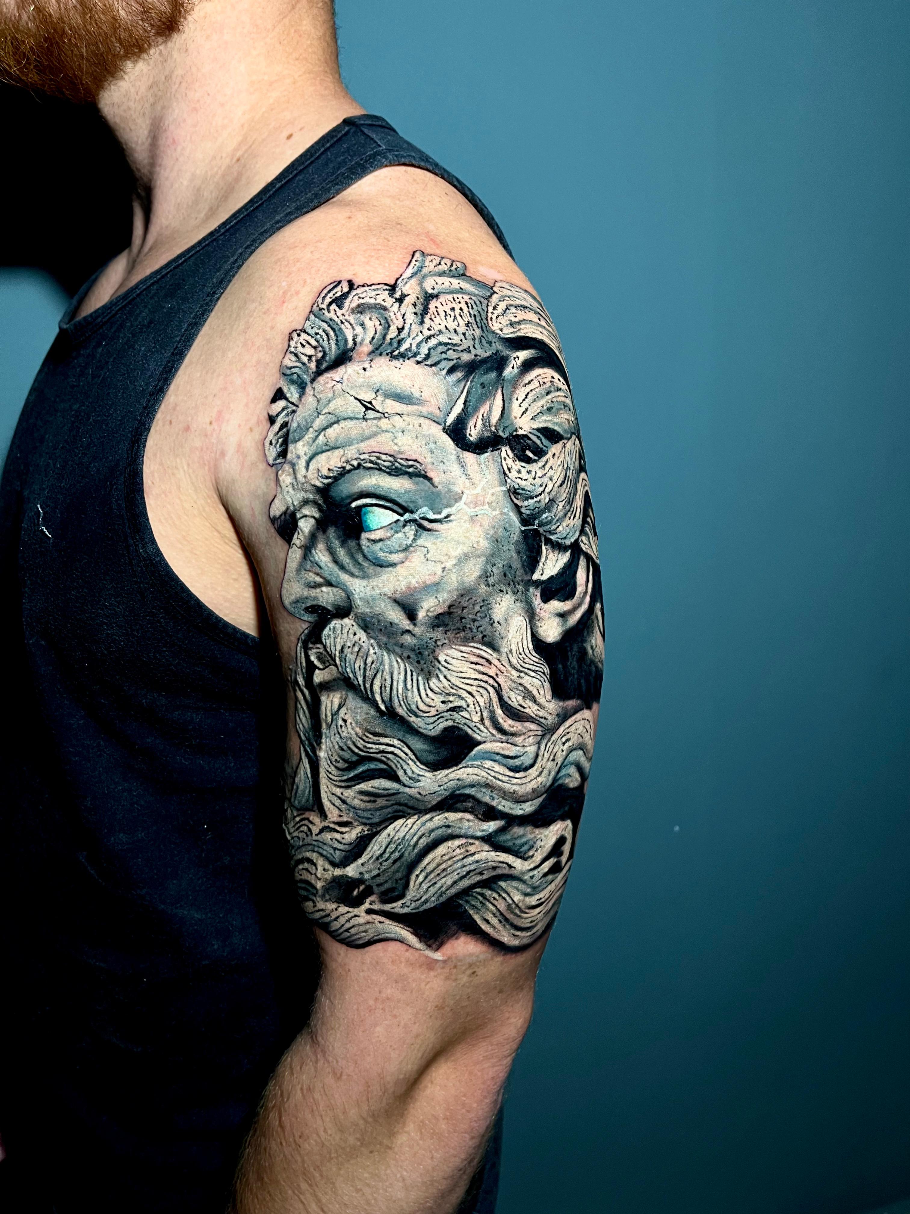 Tatuagem Zeus preto e branco